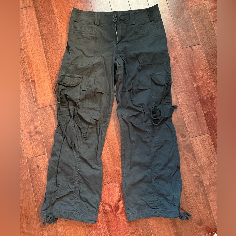 Delia’s black cargo pants